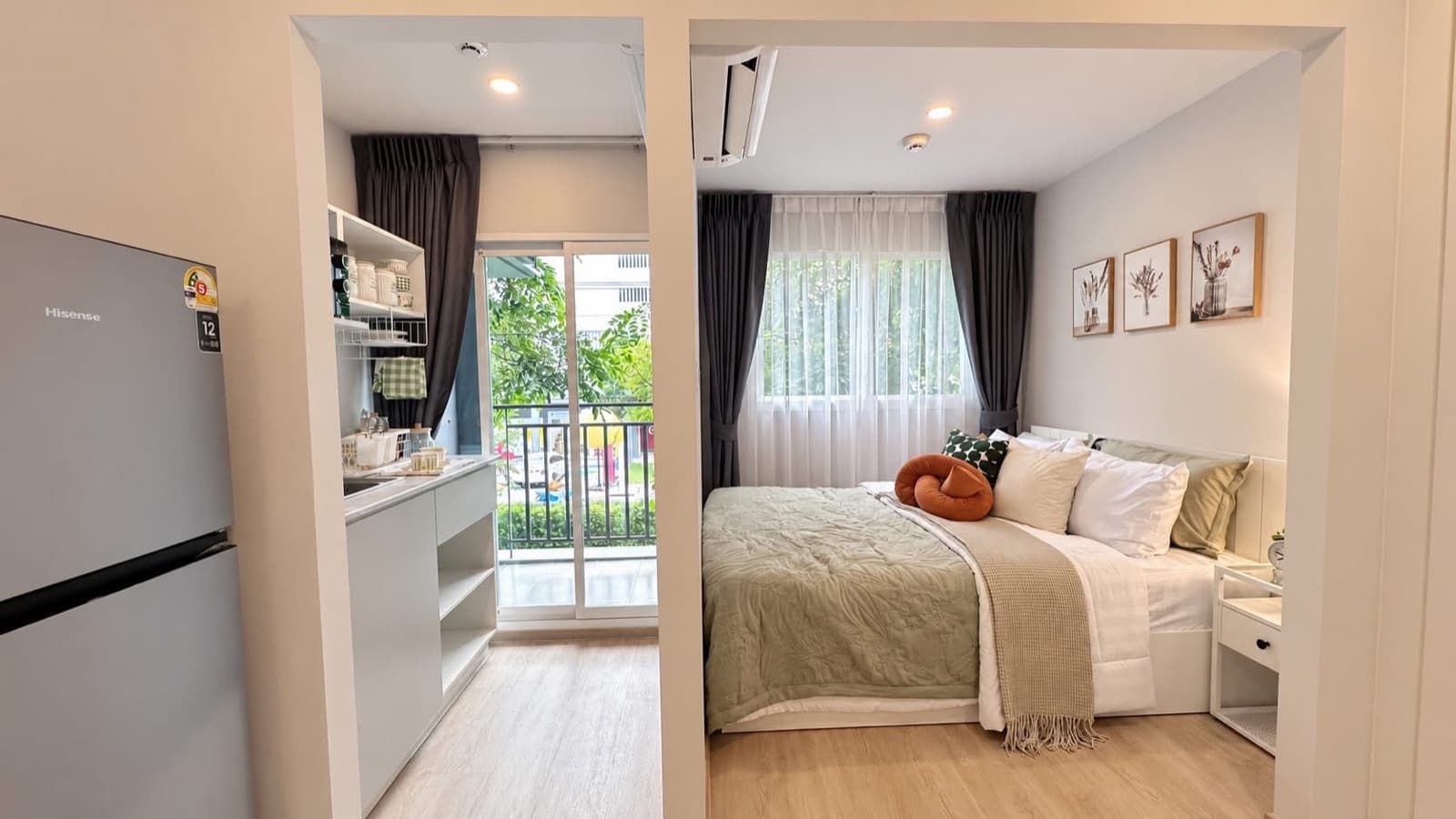 Studio 24 ตร.ม. · ห้องนอนและครัว (แบบตกแต่งโทนเขียว)